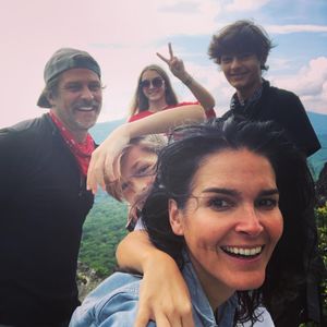Image post by @Angie_Harmon on Twitter