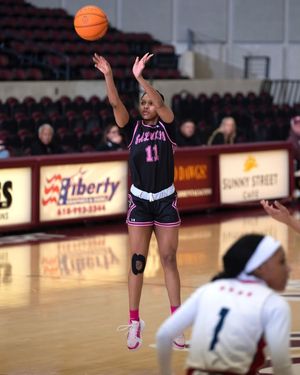 Image post by @SalukiWBasketball on Facebook