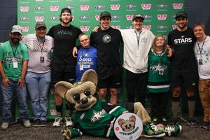 Image post by @txstarshockey on Instagram