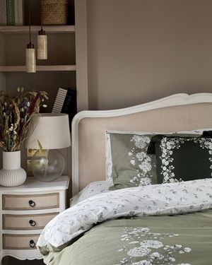 Image post by @georgeatasda on Instagram