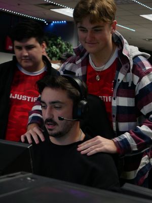 Image post by @fragadelphia on Twitter