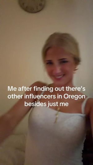 Video post by @theelliebarker on TikTok