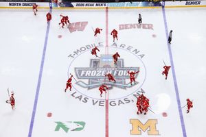 Image post by @du_hockey on Instagram