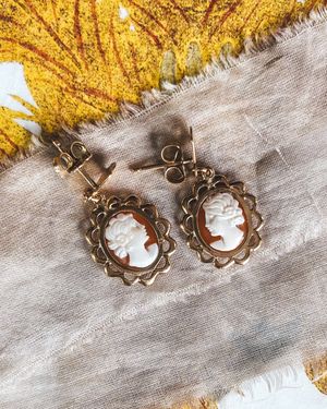 Image post by @maejeanvintage on Instagram