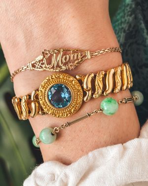 Image post by @maejeanvintage on Instagram