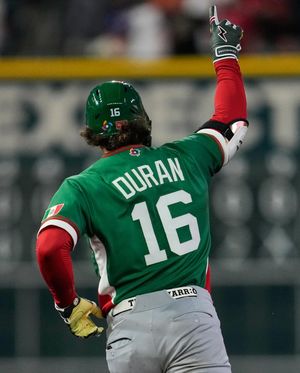 Image post by @redsoxbeisbol on Instagram