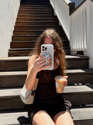 Image post by @lovehandle on Instagram