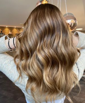 Image post by @enjoyhairstyling.aalen on Instagram
