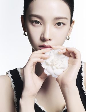 Image post by @harpersbazaarkorea on Instagram