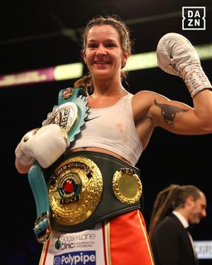 Image post by @daznboxing on Instagram