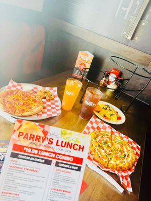 Image post by @parryspizzamckinney on Facebook