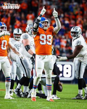 Image post by @broncosespanol on Instagram