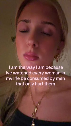 Video post by @theelliebarker on TikTok
