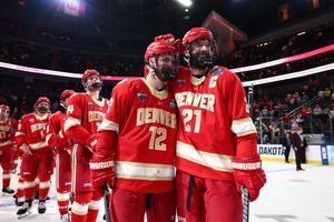 Image post by @du_hockey on Instagram
