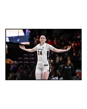 Image post by @carlymacklerphoto on Instagram