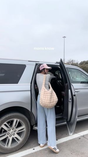 Video post by @sabrinanoellee on Instagram