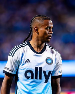 Image post by @lensbylaura on Instagram