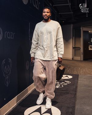 Image post by @bucksinsix on Instagram