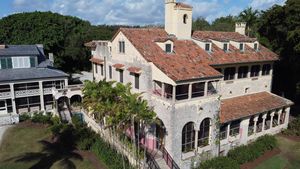 Image post by @deeringestate on Instagram