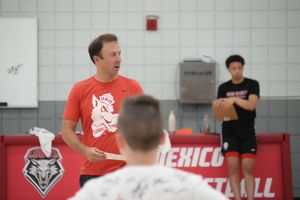 Image post by @UNMLoboMBB on Twitter