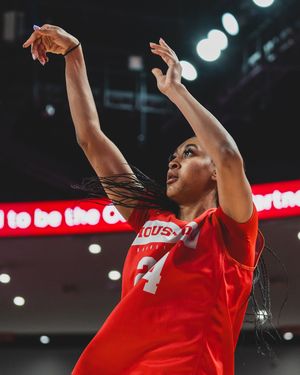 Image post by @uhcougarwbb on Instagram