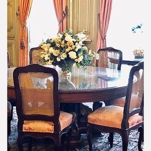 Image post by @newport.mansions on Instagram