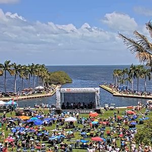Image post by @deeringestate on Instagram