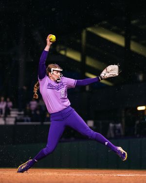 Image post by @uwsoftball on Instagram