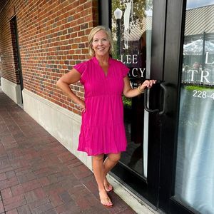 Image post by @shopleetracy on Facebook