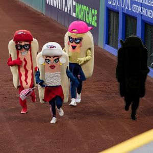 Image post by @clehotdogs on Instagram