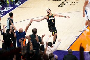 Image post by @PHNX_Suns on Twitter