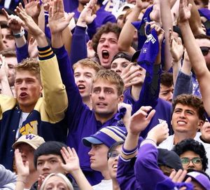 Image post by @uw_mtennis on Instagram