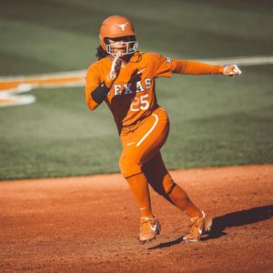 Image post by @texassoftball on Instagram
