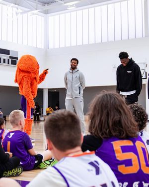 Image post by @gleaguesuns on Instagram