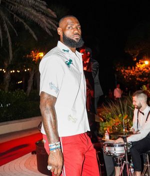 Image post by @complex on Instagram