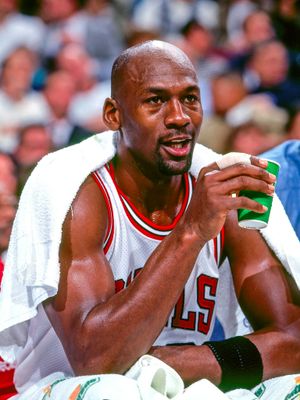 Image post by @leschicagobulls on Instagram