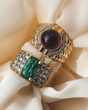 Image post by @maejeanvintage on Instagram