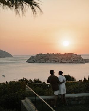 Image post by @AvondaleTravel on Facebook