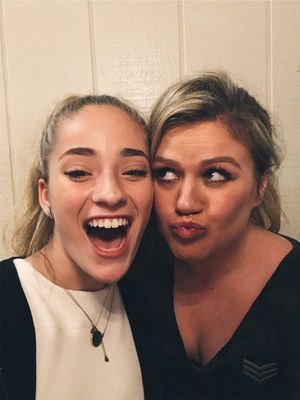 Image post by @BrynnCartelli on Twitter