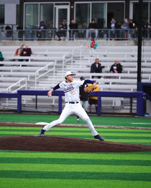 Image post by @UW_Baseball on Twitter