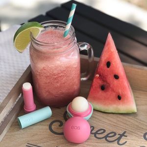 Image post by @eosproducts on Instagram
