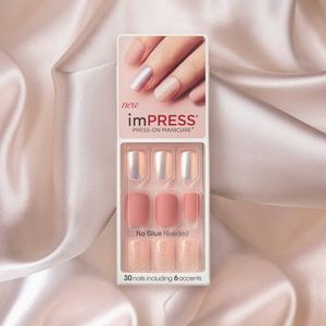 Image post by @impresslashes on Instagram