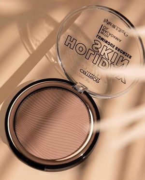 Image post by @rivierbeauty on Facebook