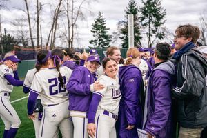 Image post by @uwsoftball on Instagram