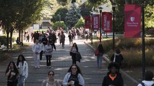 Video post by @stonybrooku on Facebook