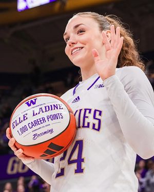 Image post by @uw_wbb on Instagram