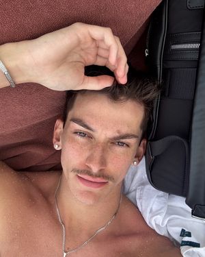 Image post by @itsaveryrood on Instagram