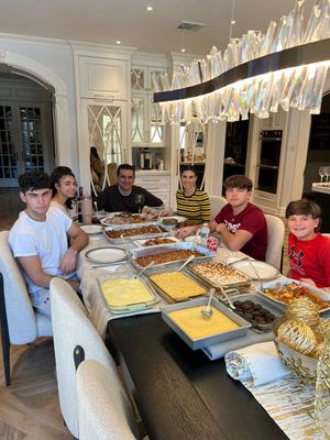 Image post by @CakeBossBuddy on Twitter