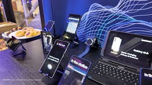 Video post by @samsungbizusa on YouTube