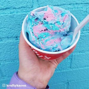 Image post by @friendlys on Instagram